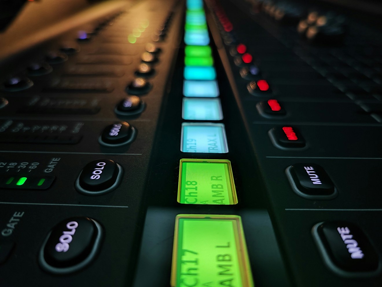 Mixer digitale, vista ravvicinata dei controlli