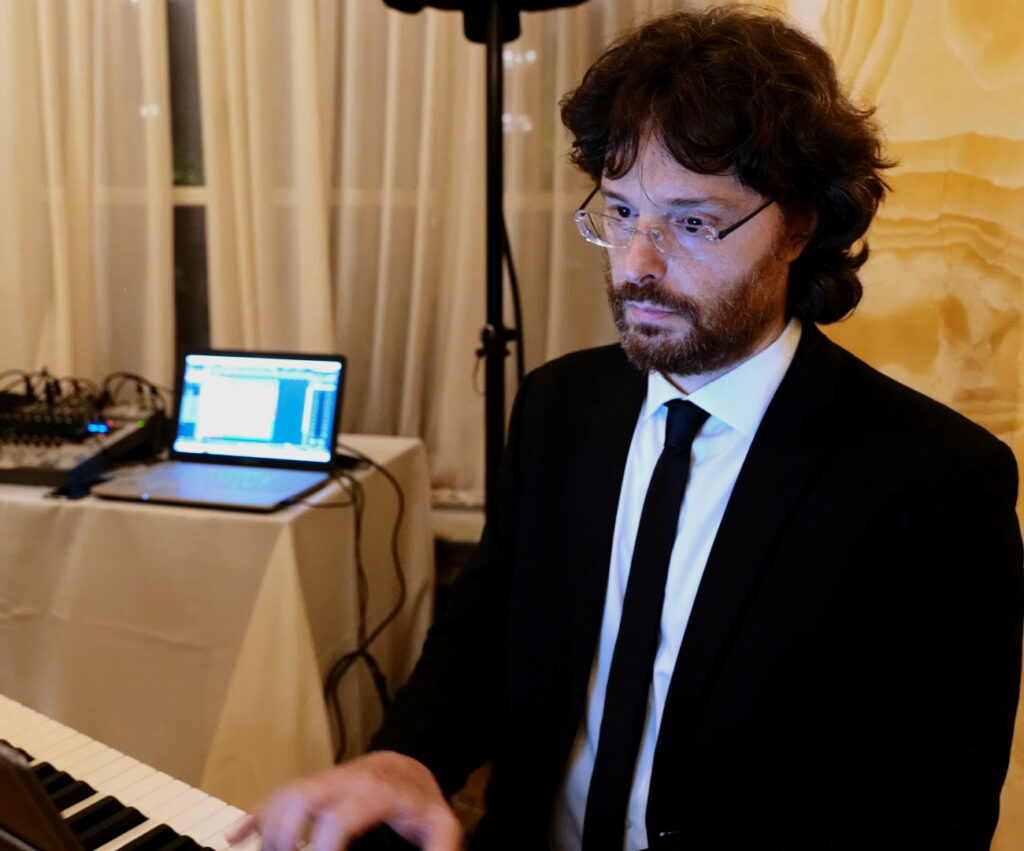 Roberto Mezzatesta suona "Senza fine". Ingresso sposi, Villa Igiea, Palermo