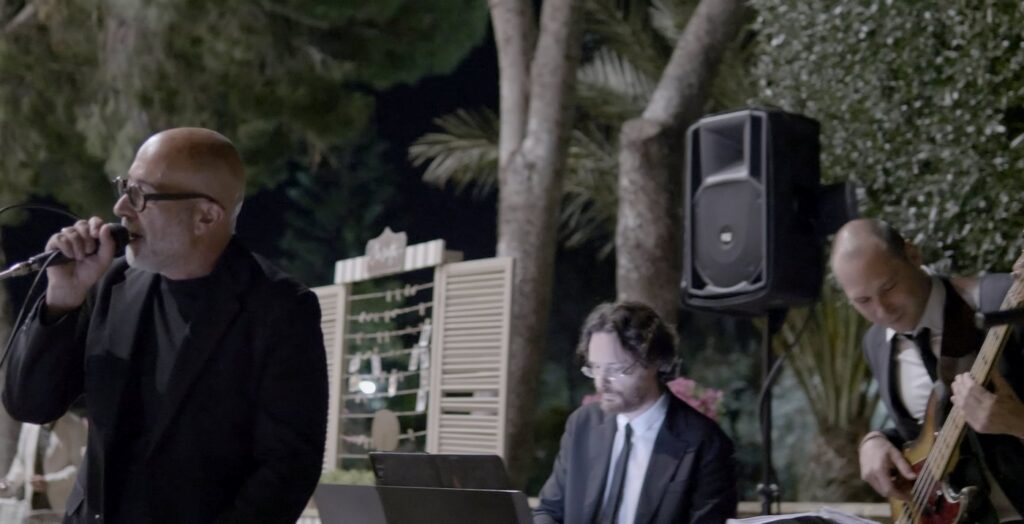 Sarabanda, Samaritano canta "Io che amo solo te" a Palazzo Villarosa a Bagheria