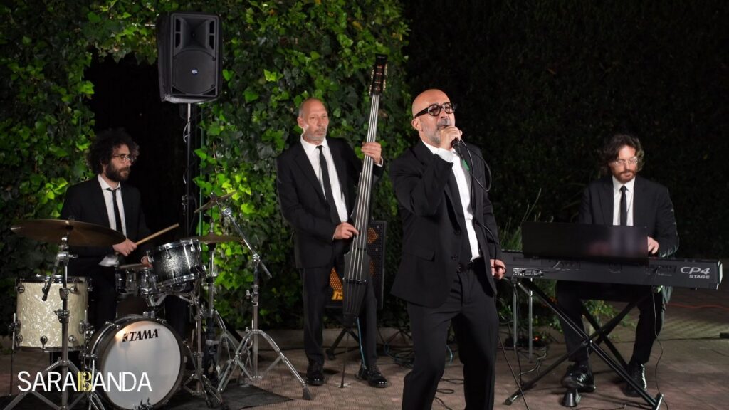 Sarabanda in quartetto con contrabbasso elettrico e batteria esegue Me so' 'mbriacato di Mannarino