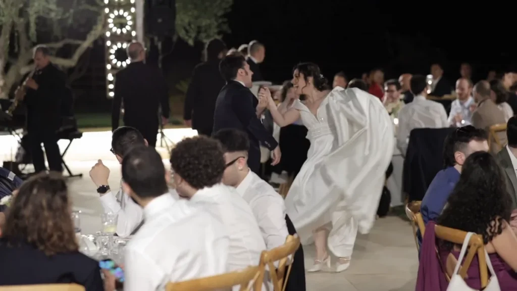 Sposi ballano "mille lire al mese" alla tenuta Berretta di Mirabella Imbaccari (Catania)