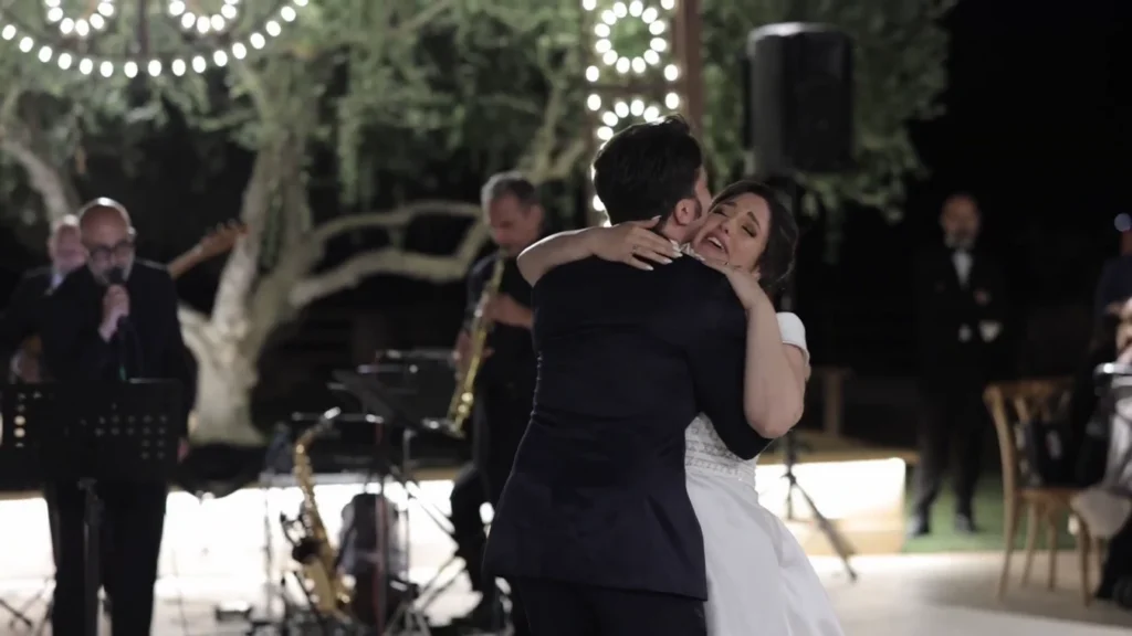 Gli sposi ballano il loro primo lento, Al chiaro di luna di Jovanotti