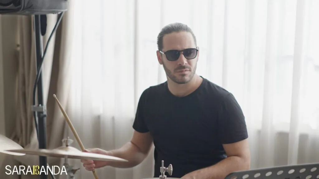 Emanuel Sapienza alla batteria suona "volare" a Villa Belmonte a Ispica di Ragusa