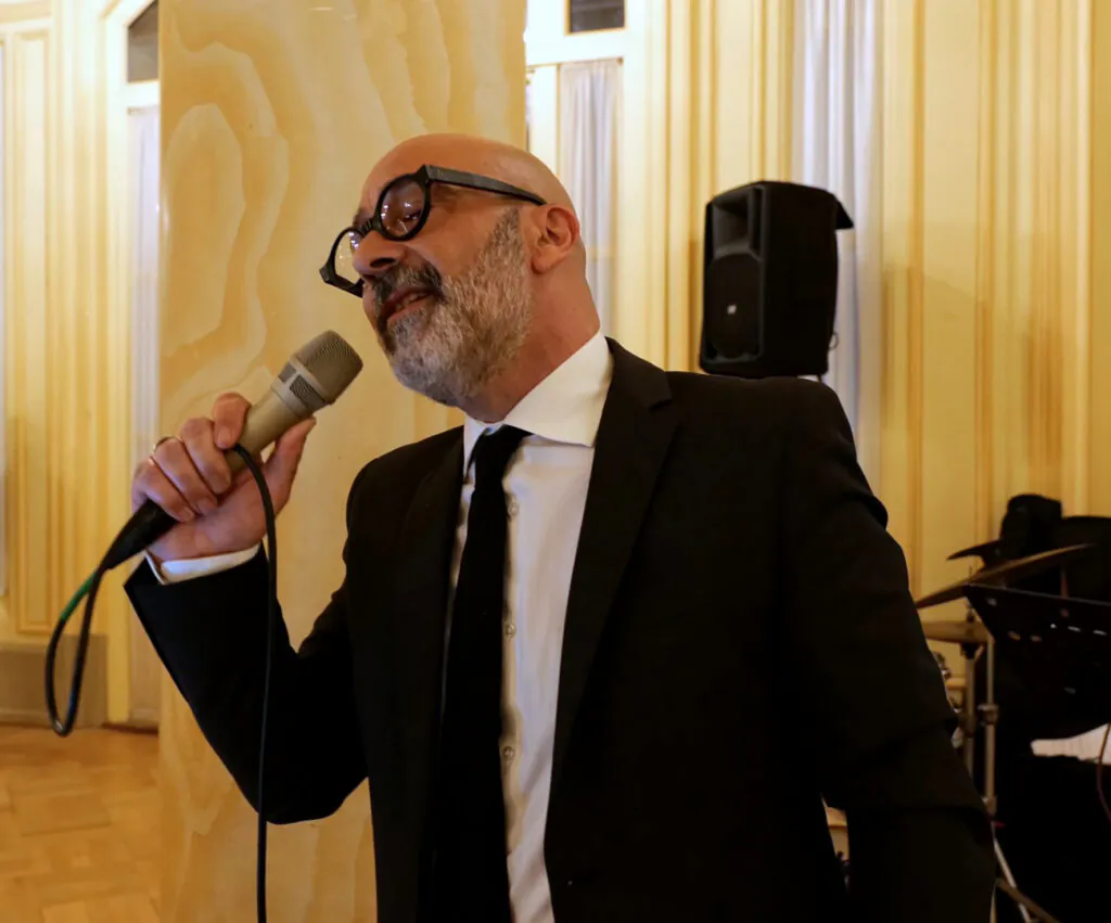 Salvo Samaritano canta "Senza fine". Ingresso sposi, Villa Igiea, Palermo